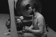 Концерты в темноте: если не видеть музыкантов, музыка начинает звучать по-новому Концерты в темноте: если не видеть музыкантов, музыка начинает звучать по-новому
